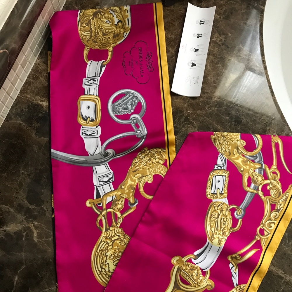 HERMES Maxi Twilly silk scarf